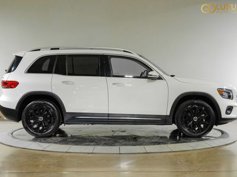 Used 2023 Mercedes-Benz GLB 250 4MATIC w/ Premium Package image 9