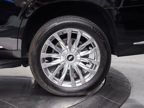 Used 2021 Cadillac Escalade Premium Luxury AWD/4WD image 12