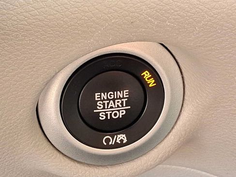 Used 2024 Chrysler Pacifica Touring-L FWD image 24
