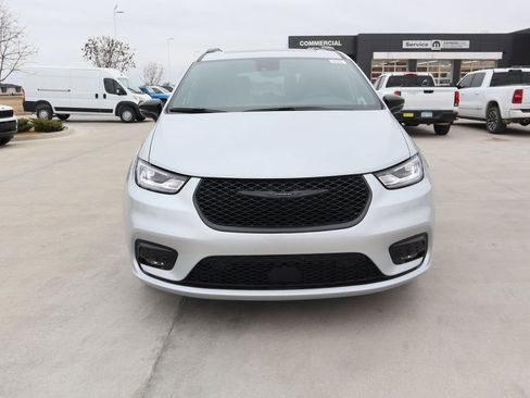 New 2026 Chrysler Pacifica Limited w/ S Appearance Package image 9