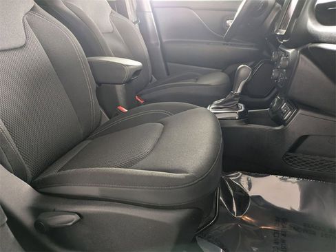 Certified 2022 Jeep Renegade Altitude w/ Convenience Group image 32