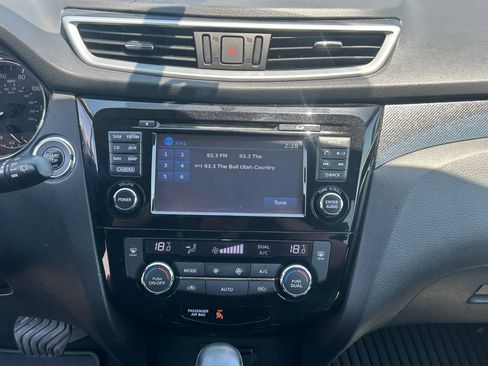 Used 2016 Nissan Rogue AWD image 14