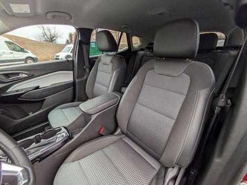 Used 2025 Chevrolet Trax LT w/ LT Convenience Package image 23