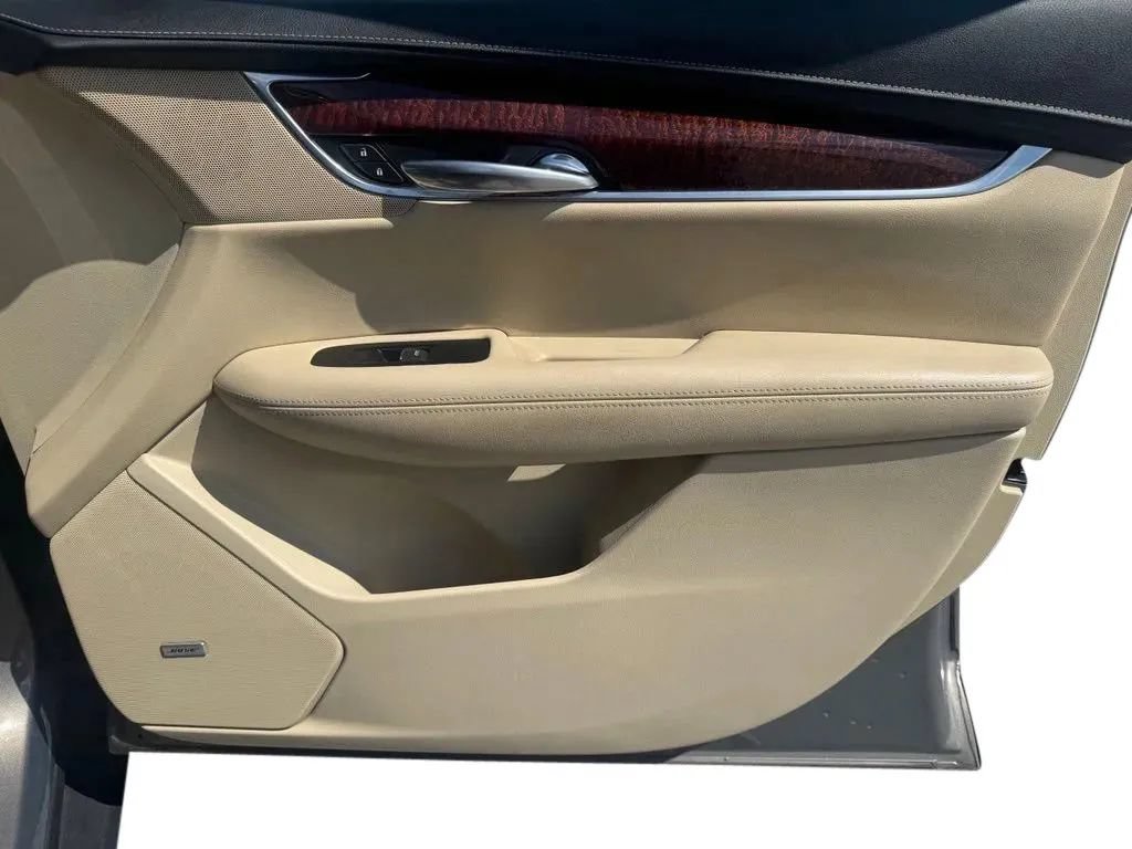 Used 2018 Cadillac XT5 Luxury w/ Driver Awareness Package FWD image 15