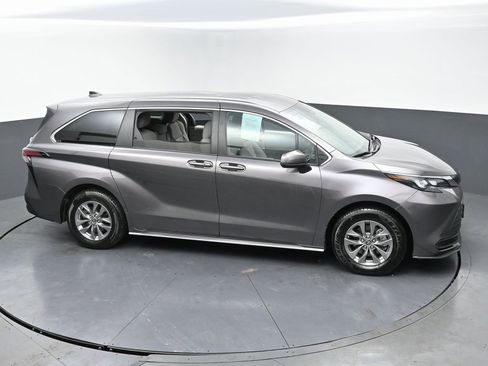 Used 2024 Toyota Sienna LE image 45