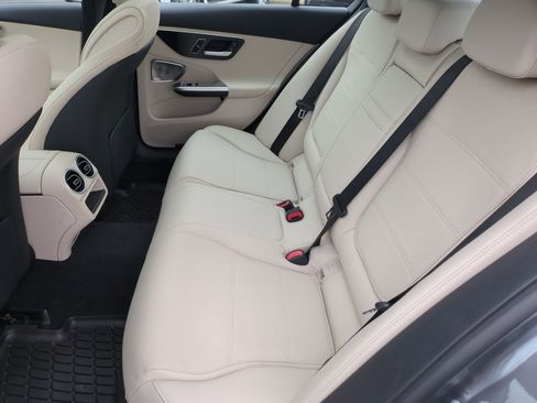 Used 2025 Mercedes-Benz C 300 Sedan image 31