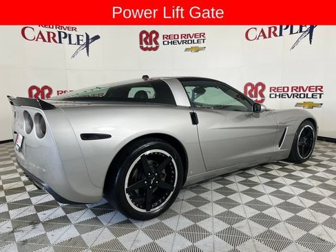 Used 2005 Chevrolet Corvette Coupe w/ Preferred Equipment Group RWD image 8