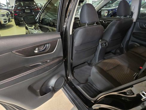 Used 2019 Nissan Rogue SV FWD image 14