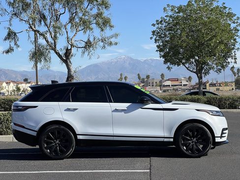 Used 2018 Land Rover Range Rover Velar R-Dynamic SE image 3