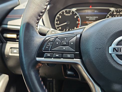 Used 2019 Nissan Altima 2.5 SR FWD image 16