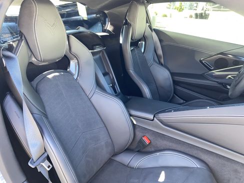Used 2025 Chevrolet Corvette Stingray Preferred Cpe w/ Z51 Performance Package RWD image 20