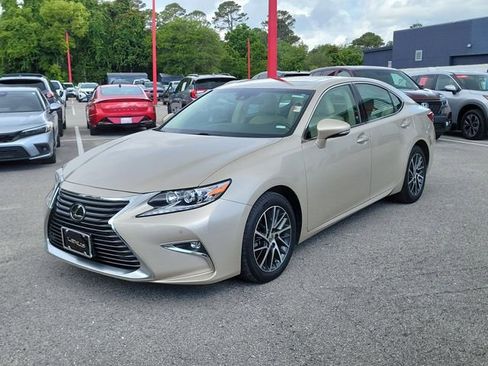 Used 2017 Lexus ES 350 w/ Navigation System Package FWD image 5