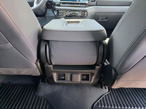 Used 2025 Chevrolet Silverado 3500 LT w/ Convenience Package image 8