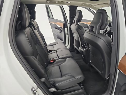 Used 2021 Volvo XC90 T5 Momentum image 13