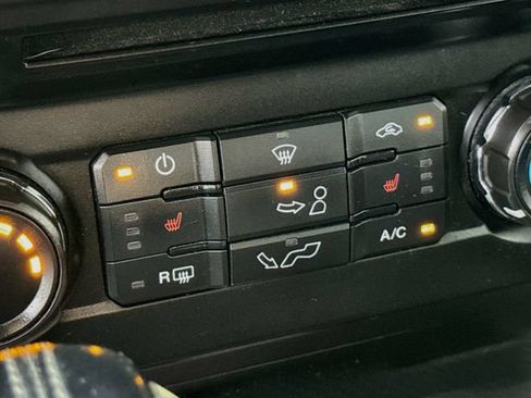 Used 2018 Ford F150 XLT w/ Equipment Group 302A Luxury AWD/4WD image 19