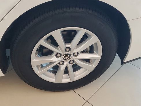 Used 2025 Toyota Camry LE w/ Convenience Package image 4