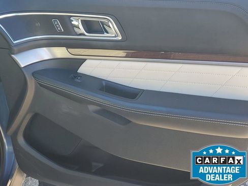 Used 2019 Ford Explorer Platinum image 47