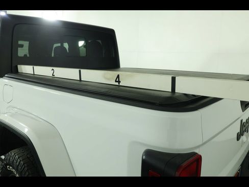 Used 2023 Jeep Gladiator Sport AWD/4WD image 15