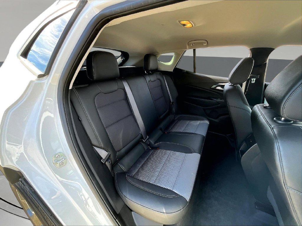 Used 2025 Chevrolet Trax LT w/ Driver Confidence Package FWD image 28