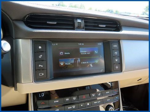 Used 2018 Jaguar XF Premium AWD/4WD image 16