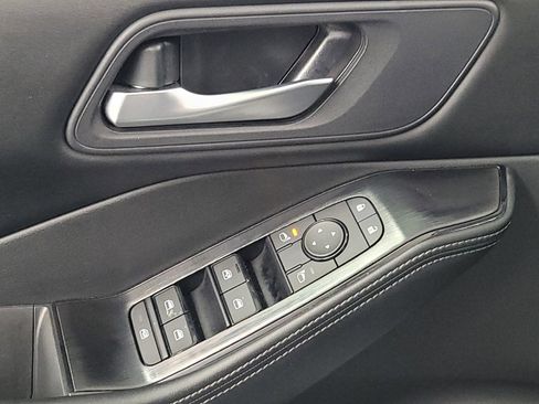 Used 2025 Nissan Rogue SV FWD image 27