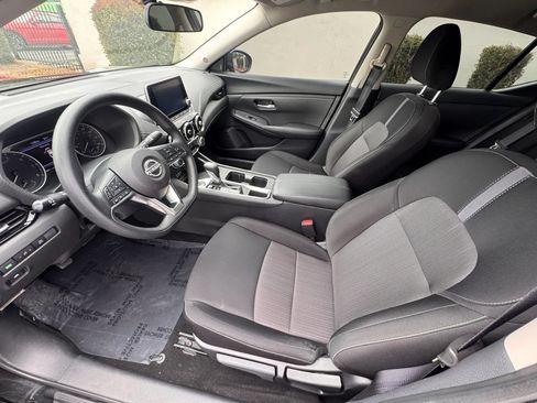 Used 2025 Nissan Sentra SV FWD image 10