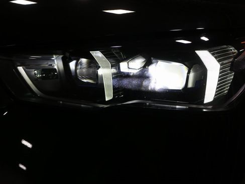 Used 2025 BMW 530i xDrive w/ Premium Package image 8