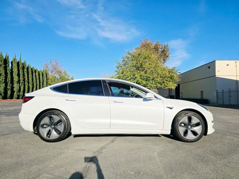 Used 2020 Tesla Model 3 Standard Range Plus image 4