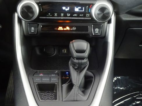 Used 2024 Toyota RAV4 LE image 33