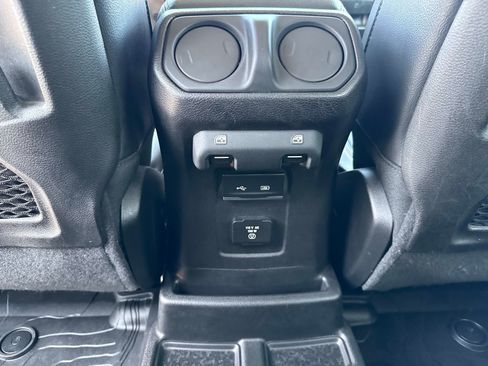 Used 2018 Jeep Wrangler Unlimited Rubicon w/ Dual Top Group AWD/4WD image 16