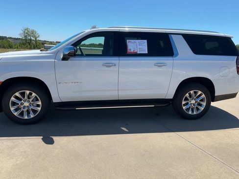 Used 2024 Chevrolet Suburban Premier RWD image 6