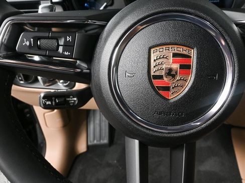 Certified 2025 Porsche Macan AWD image 10