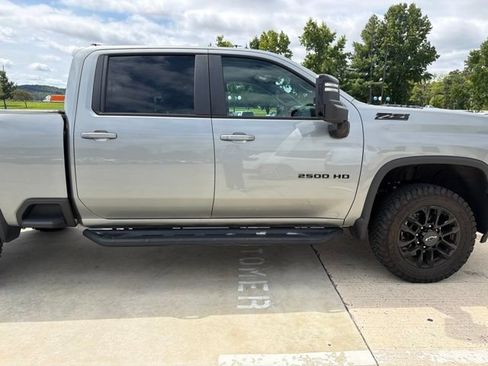 Used 2025 Chevrolet Silverado 2500 LT w/ Trail Boss Package AWD/4WD image 8