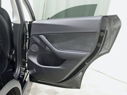 Used 2022 Tesla Model Y Long Range AWD/4WD image 35
