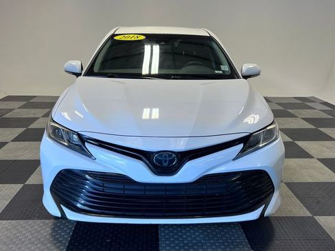 Used 2018 Toyota Camry LE w/ Convenience Package FWD image 2