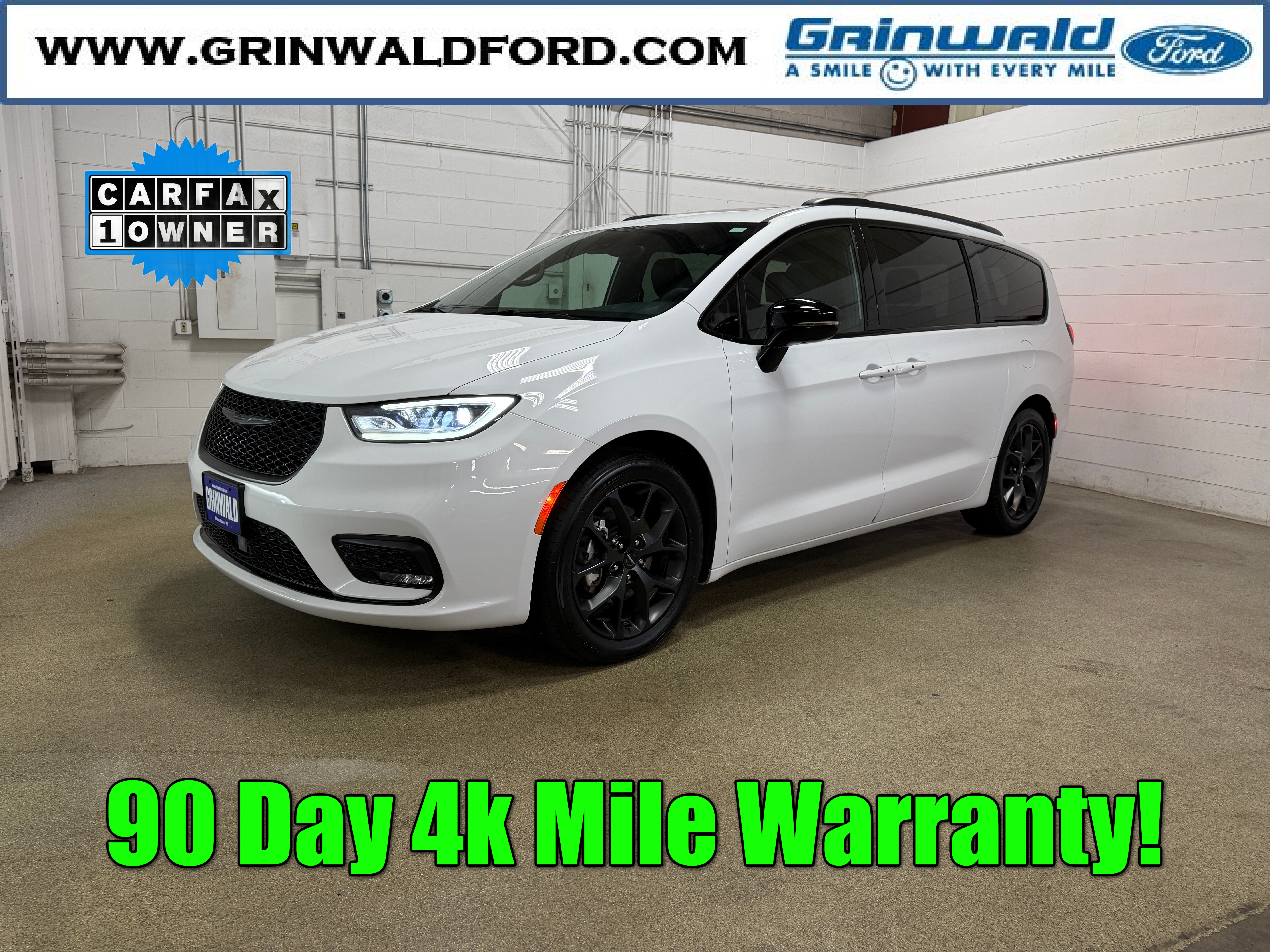Used 2025 Chrysler Pacifica Limited FWD image 1