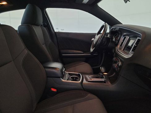 Used 2022 Dodge Charger SXT RWD image 21