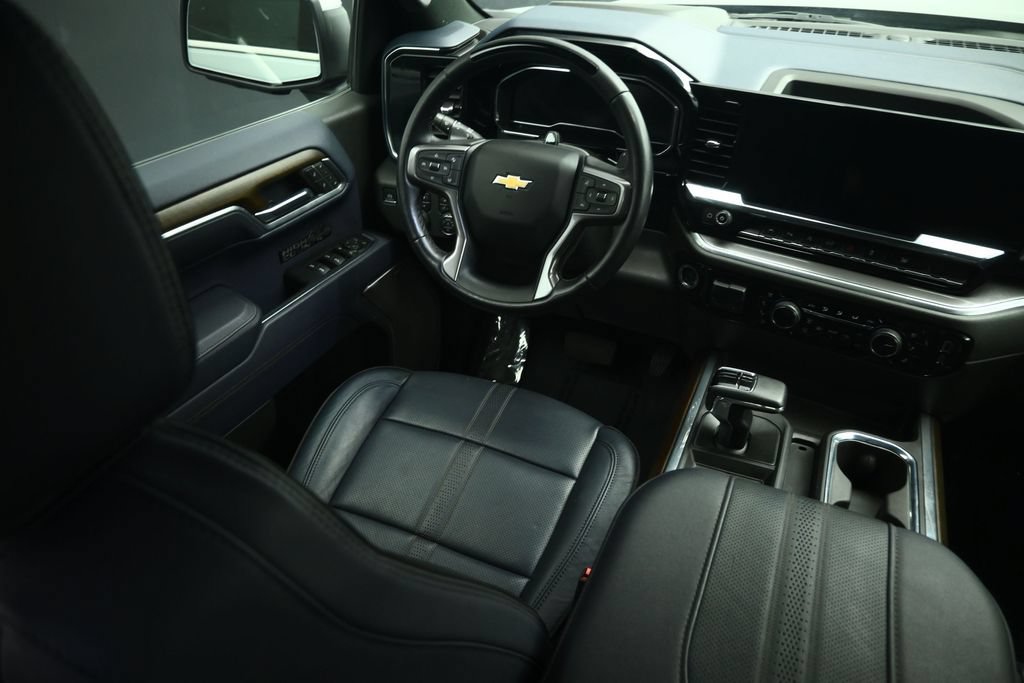 Used 2025 Chevrolet Silverado 1500 High Country w/ Technology Package AWD/4WD image 47