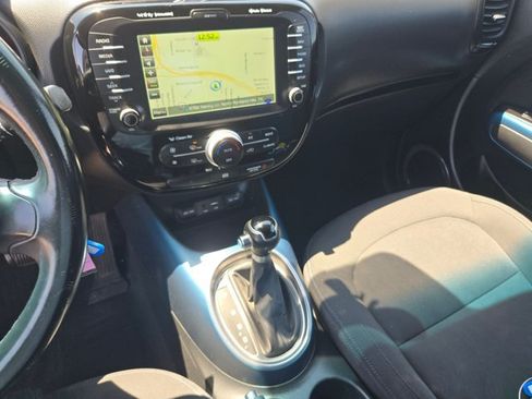 Used 2015 Kia Soul + w/ Audio Package FWD image 12