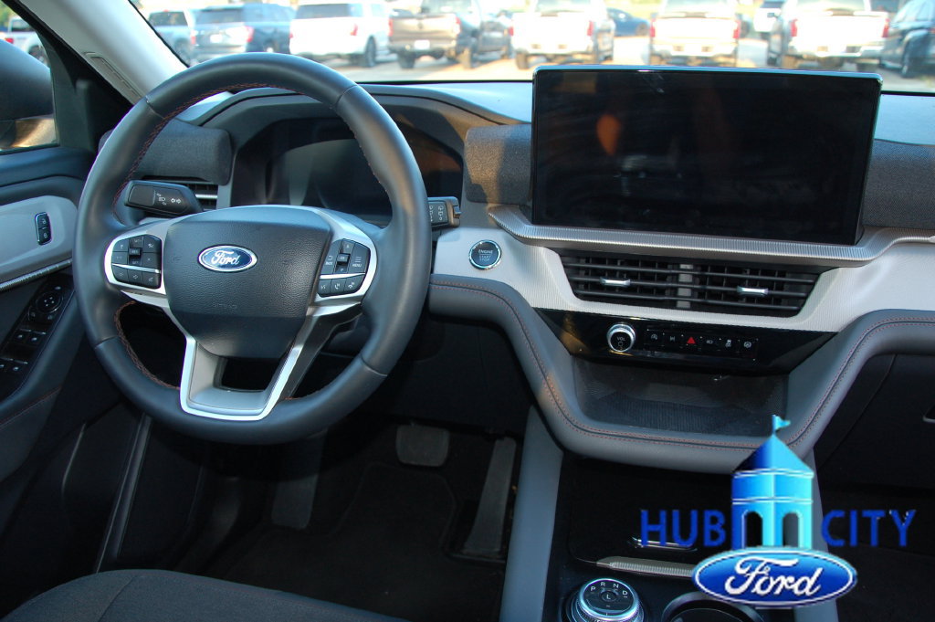 Used 2025 Ford Explorer Active RWD image 18