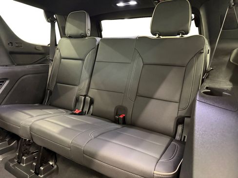 Used 2023 GMC Yukon SLT w/ SLT Premium Package AWD/4WD image 11