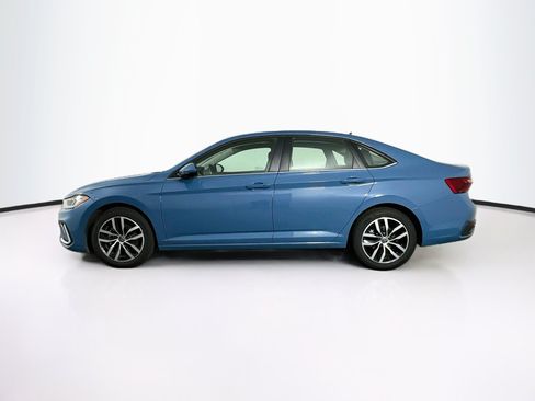 Used 2025 Volkswagen Jetta SE FWD image 4