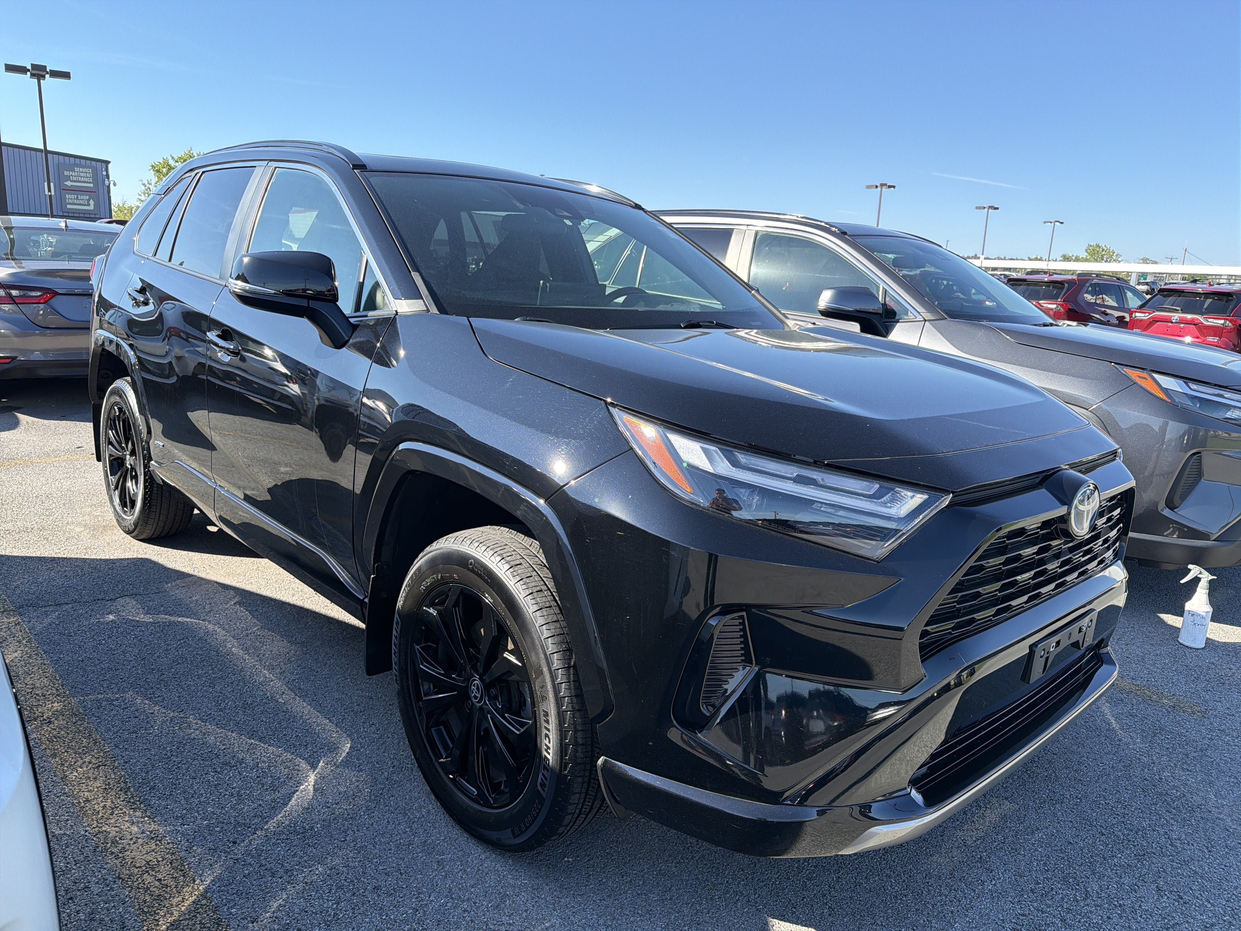 Used 2022 Toyota RAV4 SE w/ Convenience Package AWD/4WD image 2