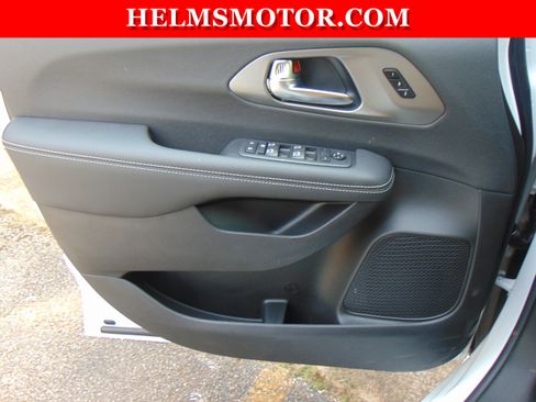 New 2026 Chrysler Pacifica Select image 19