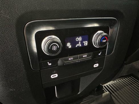 Used 2024 GMC Yukon XL SLT w/ SLT Luxury Package image 26