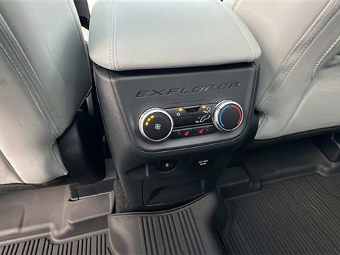 Used 2025 Ford Explorer Platinum w/ Ultimate Package image 18