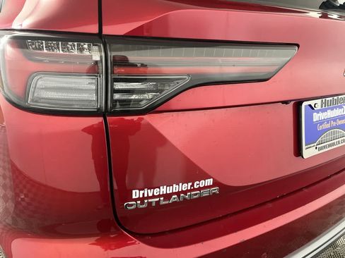 Used 2025 Mitsubishi Outlander AWD image 11