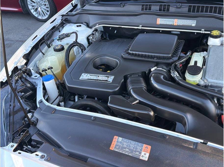 Used 2020 Ford Fusion SE FWD image 28