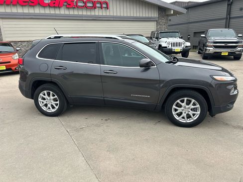 Used 2015 Jeep Cherokee Latitude image 2