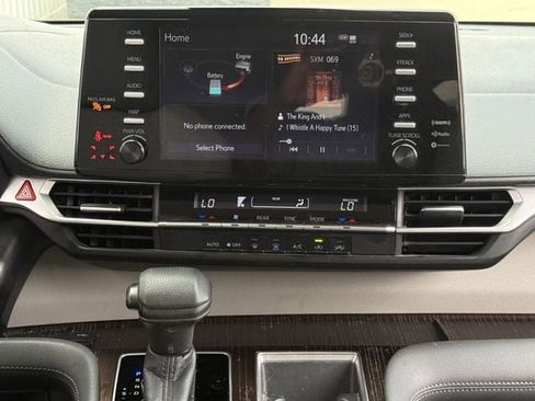 Used 2021 Toyota Sienna LE FWD image 17